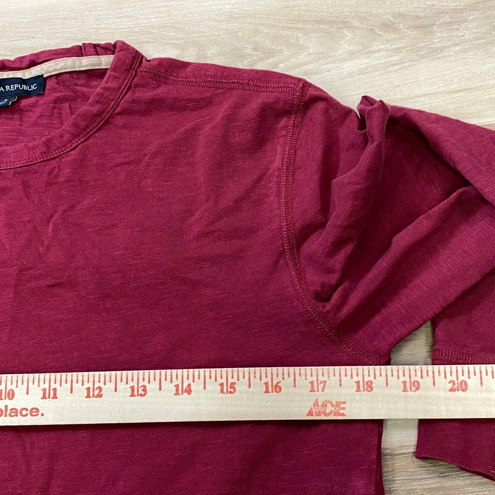 Banana Republic Slub Crew Neck Shirt Men Small Minimalist 100% Cotton Burgundy